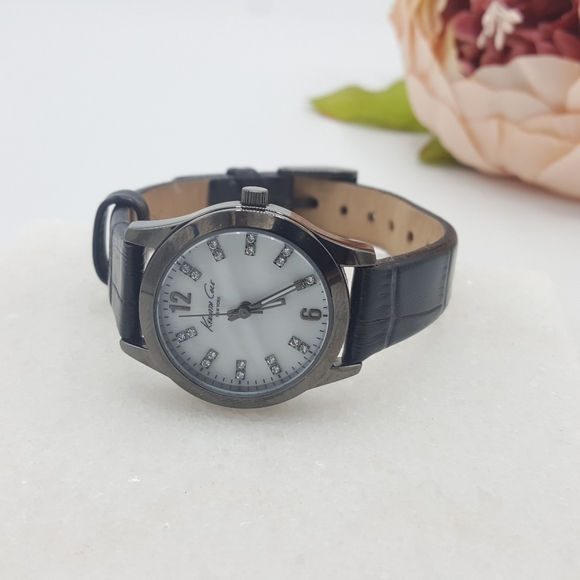 ✔️Kenneth Cole Black Leather Watch
